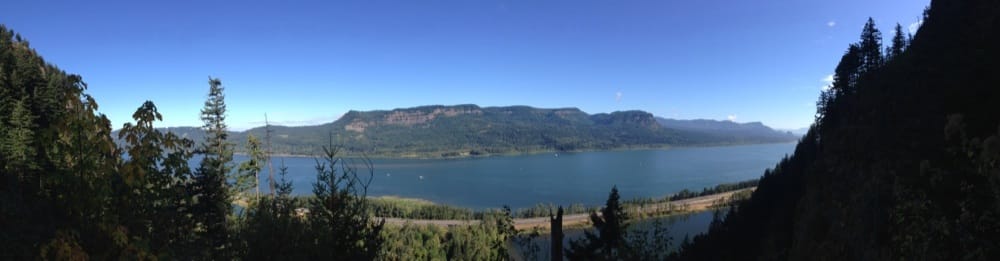 Scenic view of Columbia river gorge